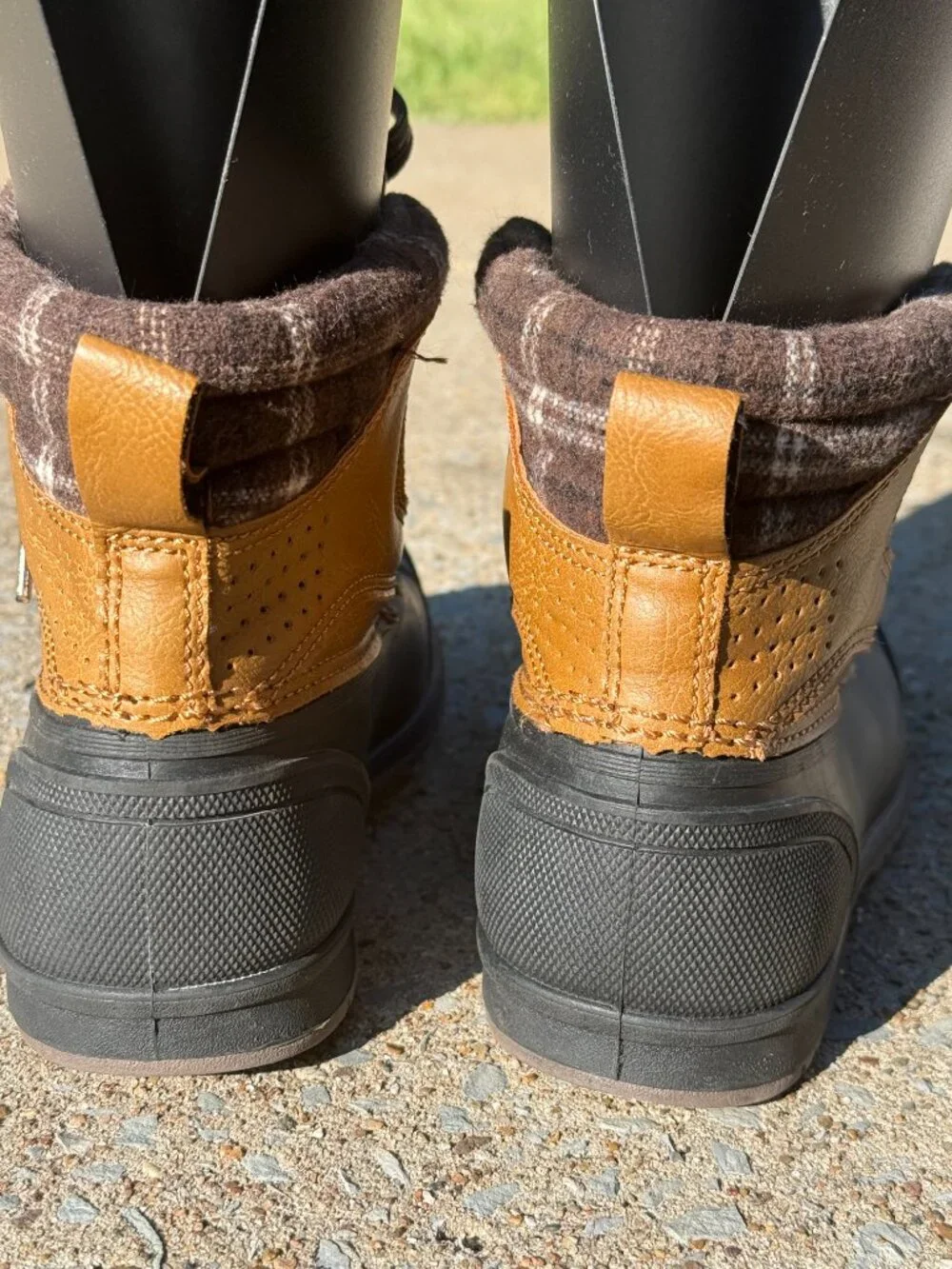 Magellan Outdoors Boys 2D Duck Boots Brown Waterproof Gorpcore Cabin Core 4101
